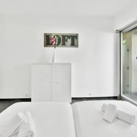 Apartment Le Versailles Plaisir Et Confort En Centre-ville, Pour Sejours En Famille Ou Business *