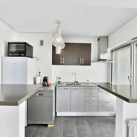 Apartment Le Versailles Plaisir Et Confort En Centre-ville, Pour Sejours En Famille Ou Business