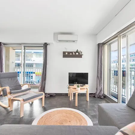 Le Versailles Plaisir Et Confort En Centre-ville, Pour Sejours En Famille Ou Business *